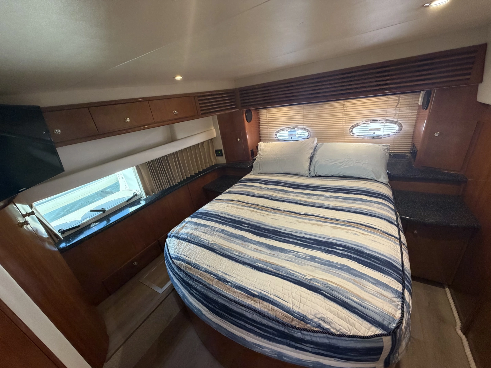 2000 Carver 396 Motor Yacht