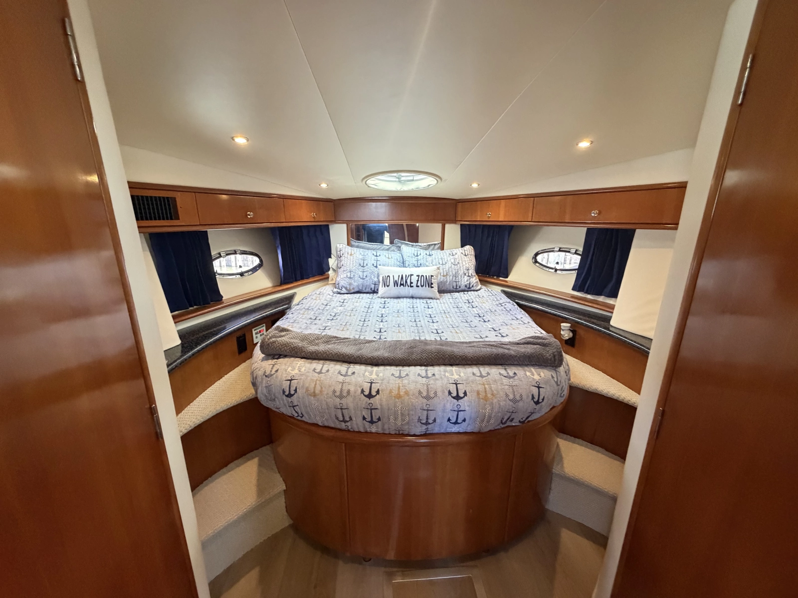 2000 Carver 396 Motor Yacht