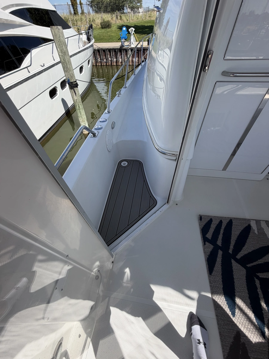 2000 Carver 396 Motor Yacht