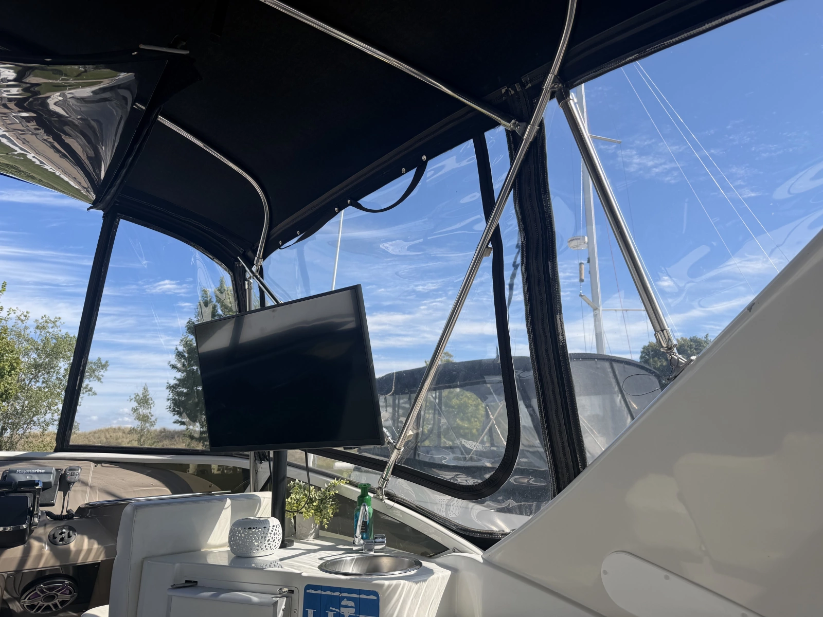 2000 Carver 396 Motor Yacht