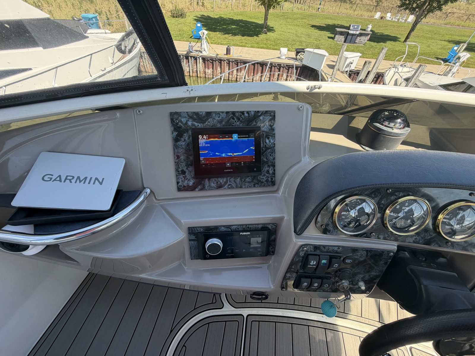 2000 Carver 396 Motor Yacht