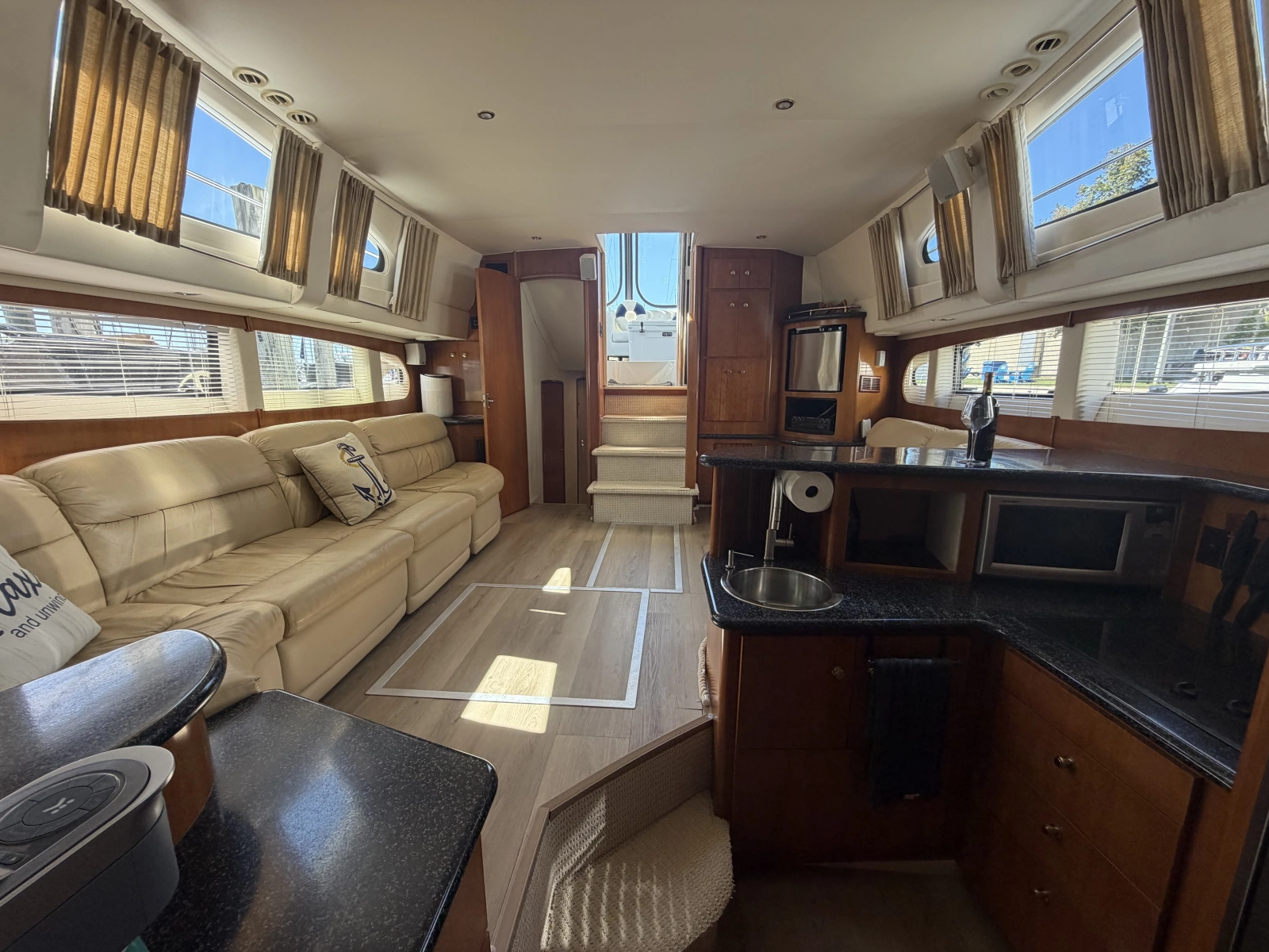 2000 Carver 396 Motor Yacht