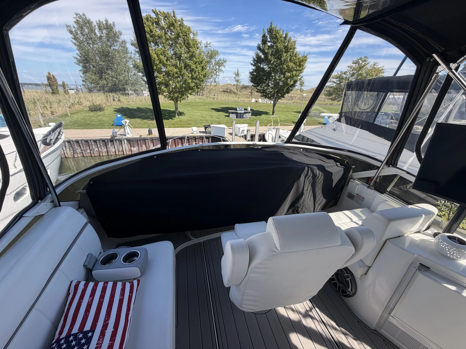 2000 Carver 396 Motor Yacht