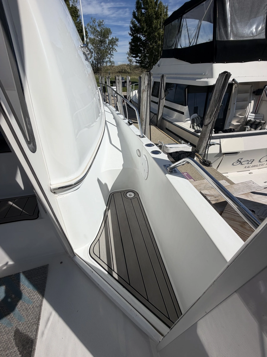 2000 Carver 396 Motor Yacht
