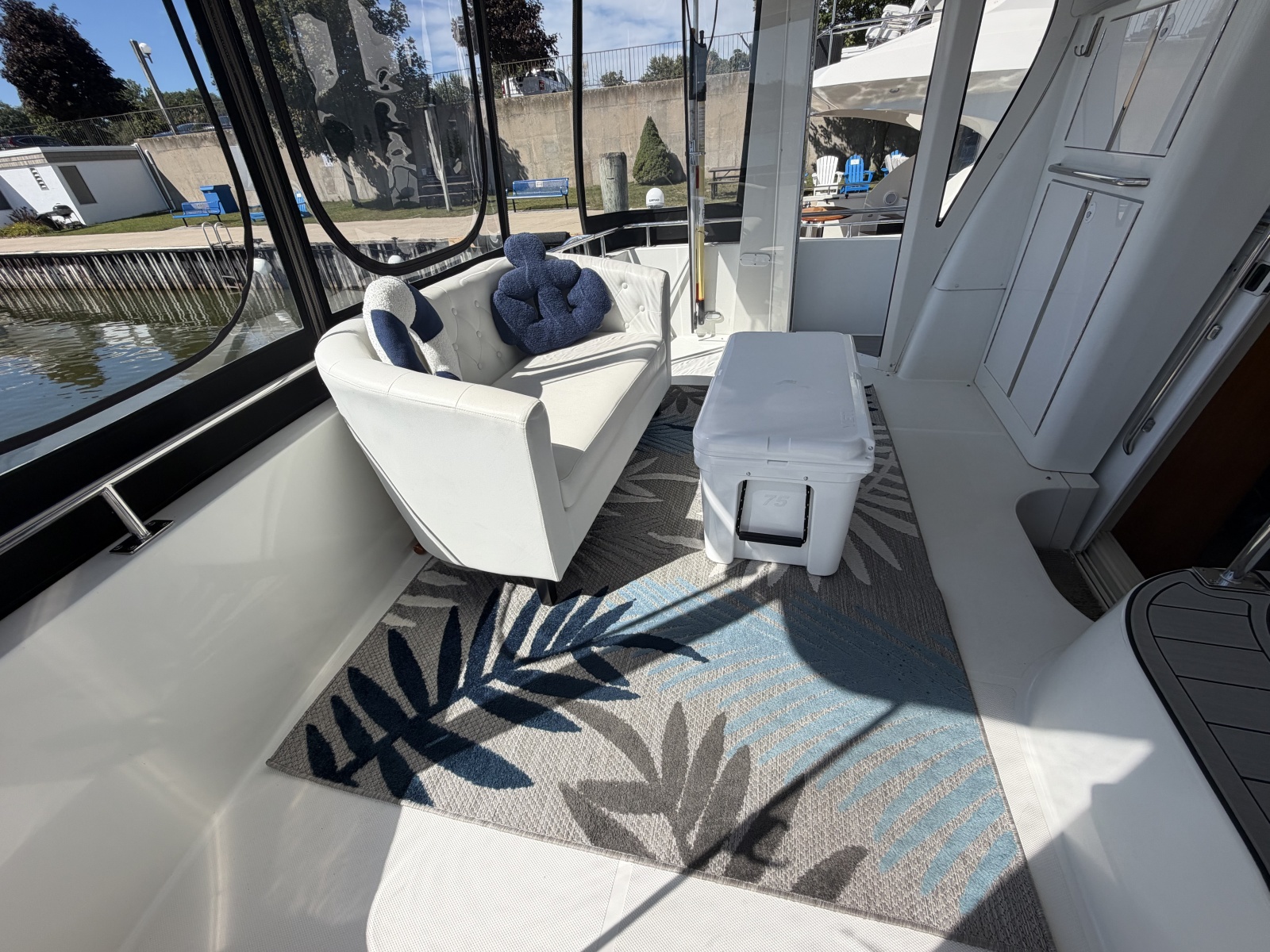 2000 Carver 396 Motor Yacht
