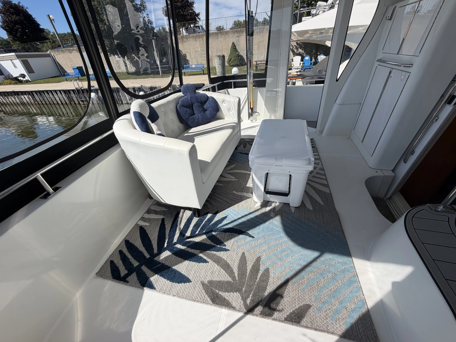 2000 Carver 396 Motor Yacht