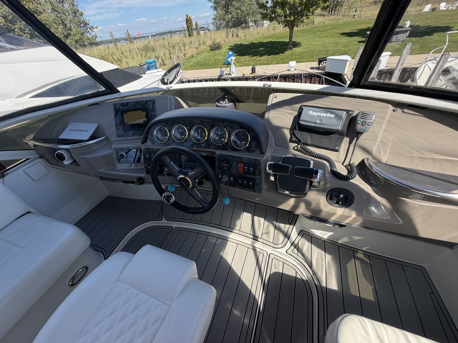 2000 Carver 396 Motor Yacht