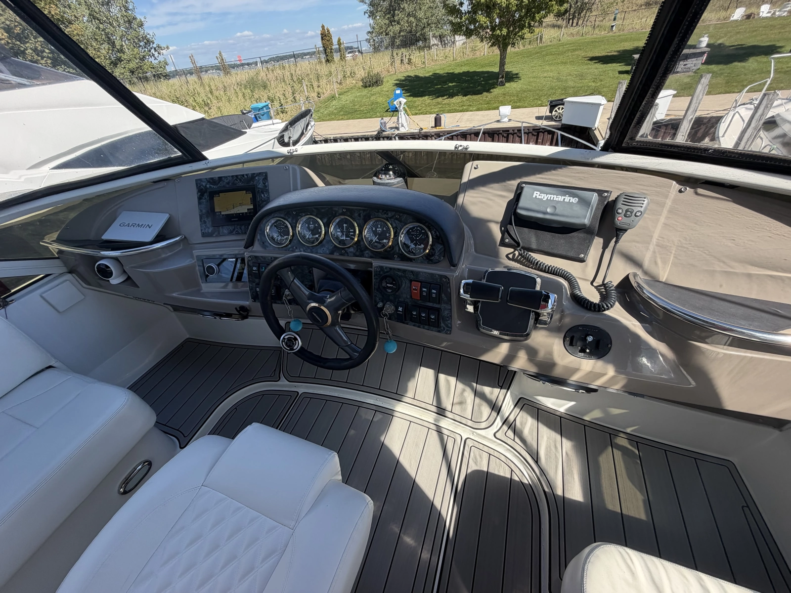 2000 Carver 396 Motor Yacht