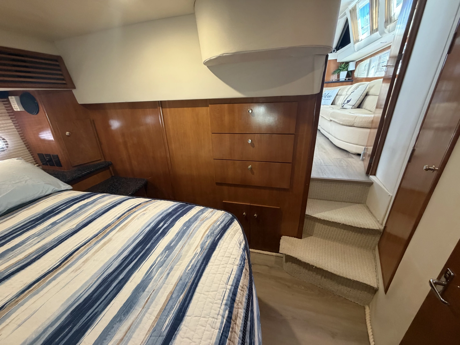 2000 Carver 396 Motor Yacht