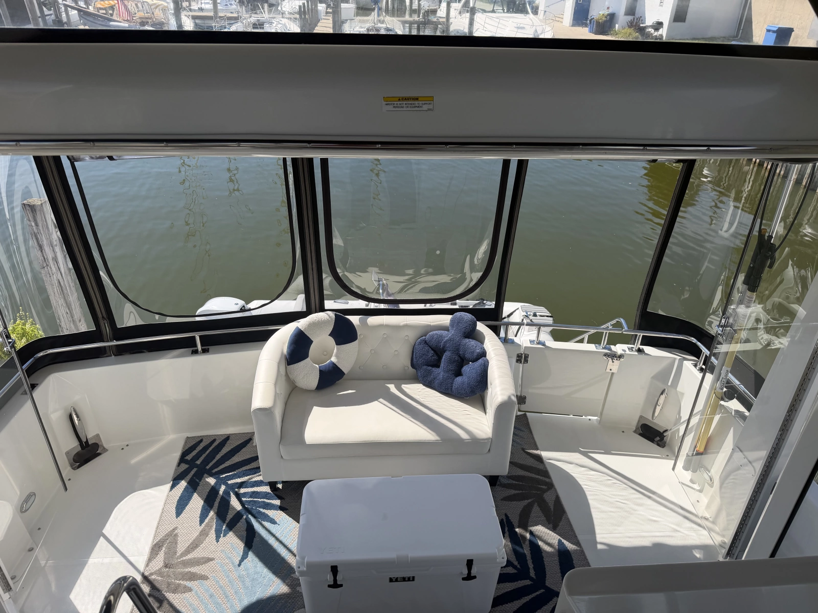 2000 Carver 396 Motor Yacht