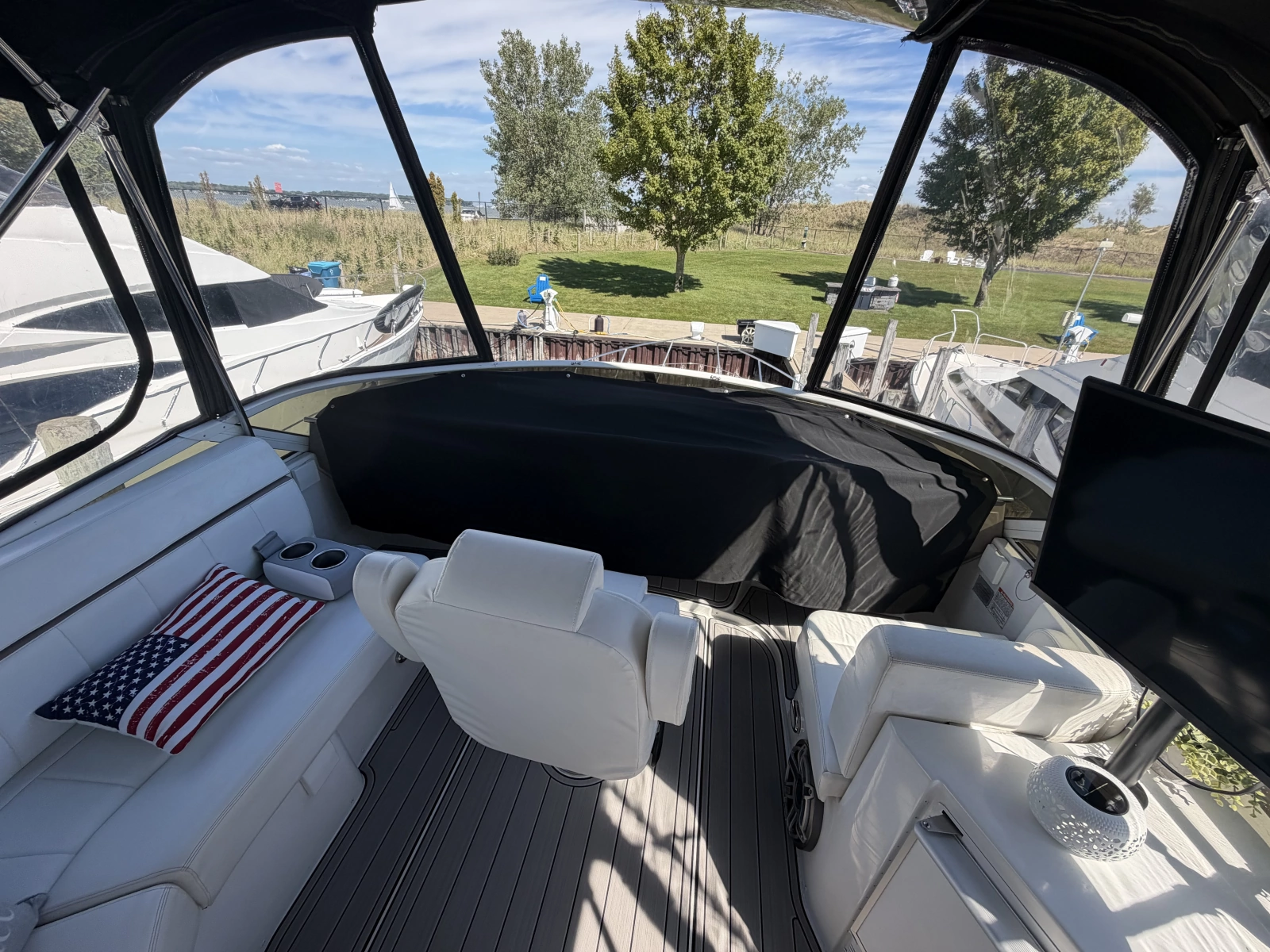 2000 Carver 396 Motor Yacht