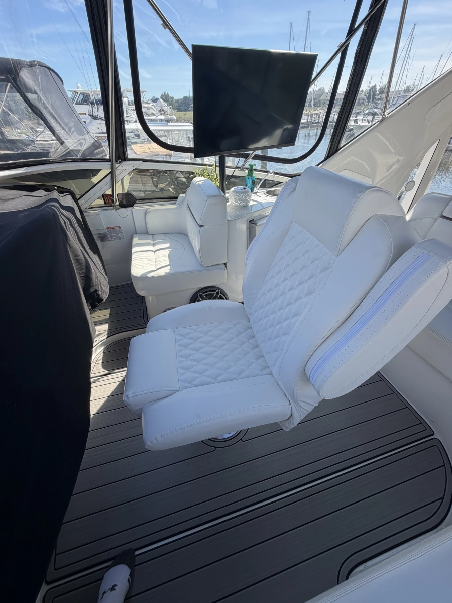 2000 Carver 396 Motor Yacht