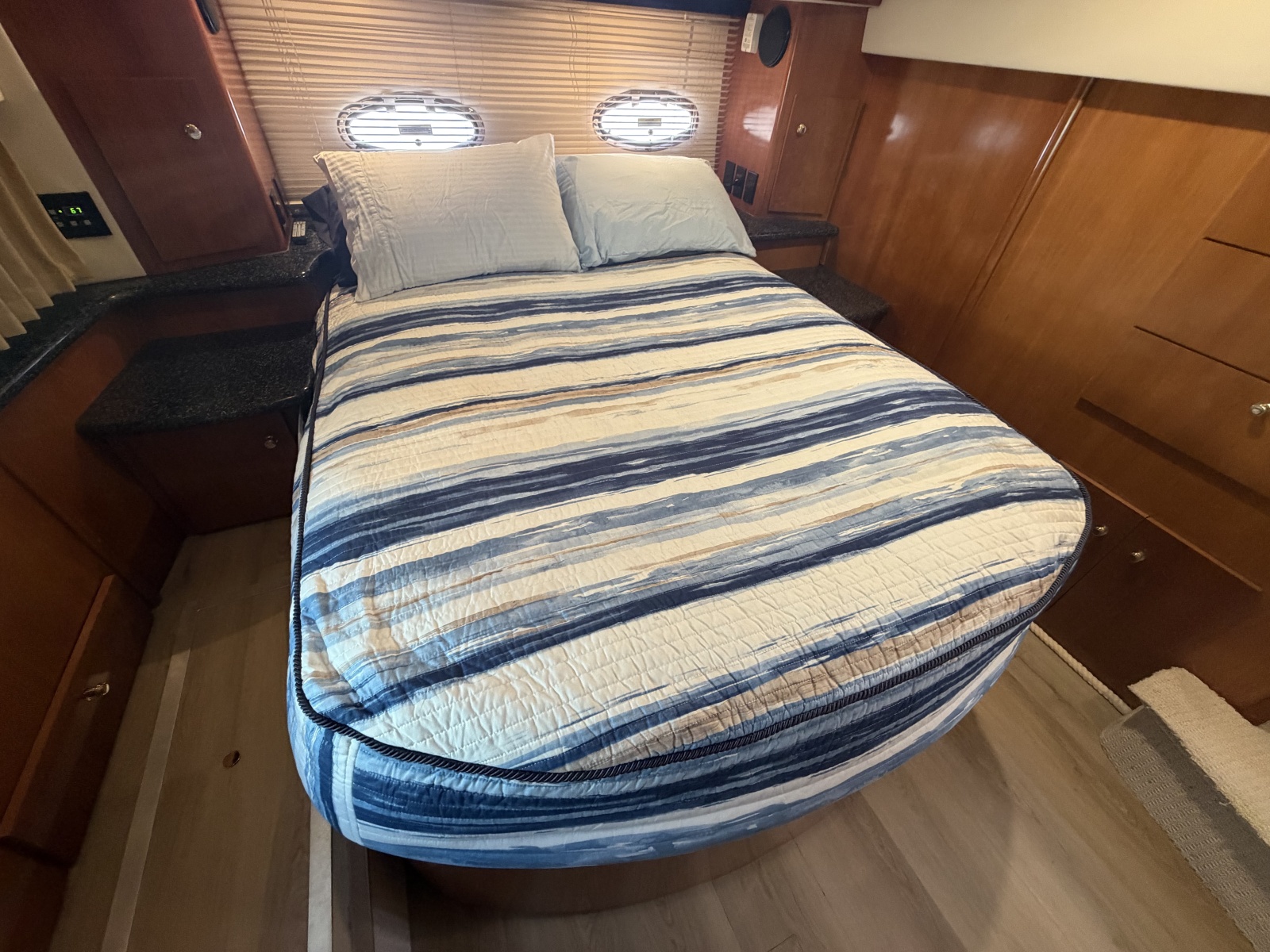 2000 Carver 396 Motor Yacht
