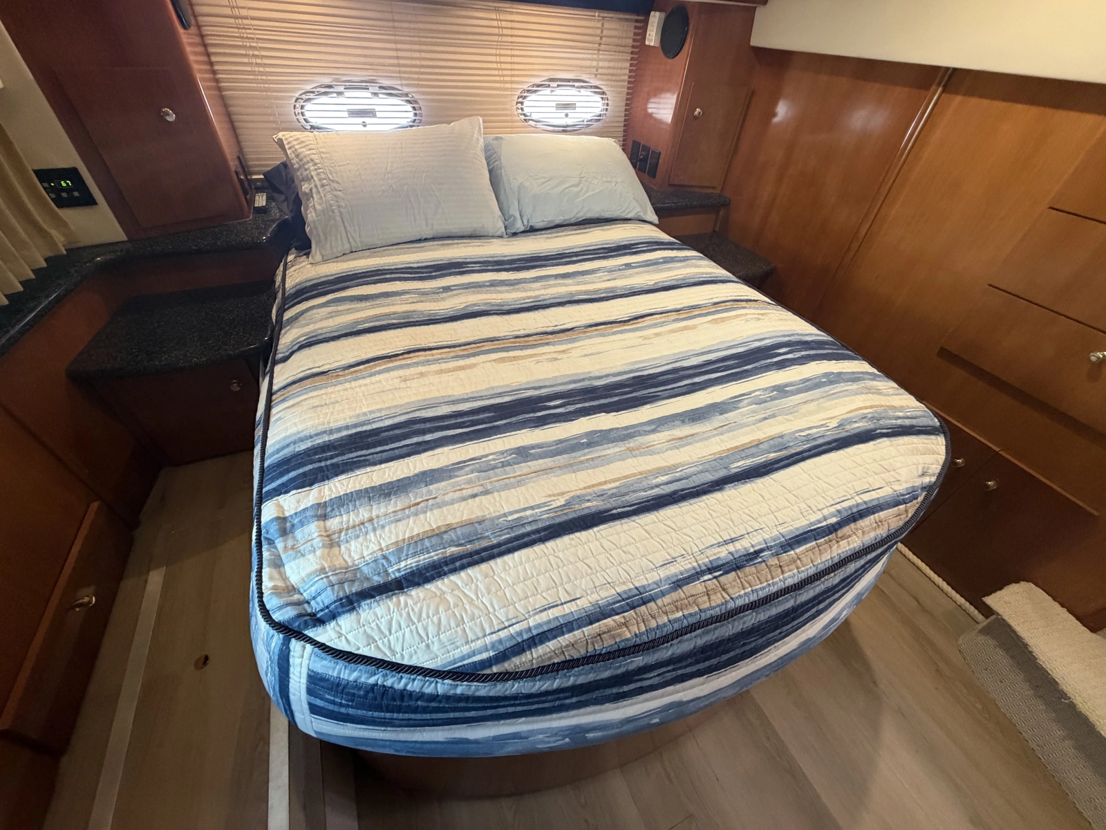 2000 Carver 396 Motor Yacht