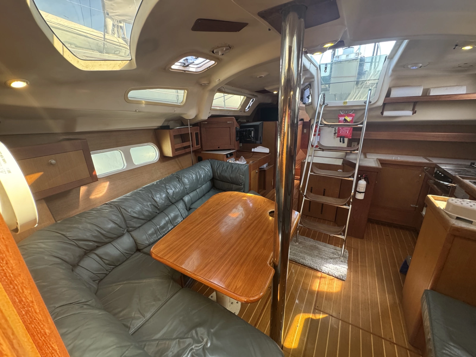 1999 Hunter 420
