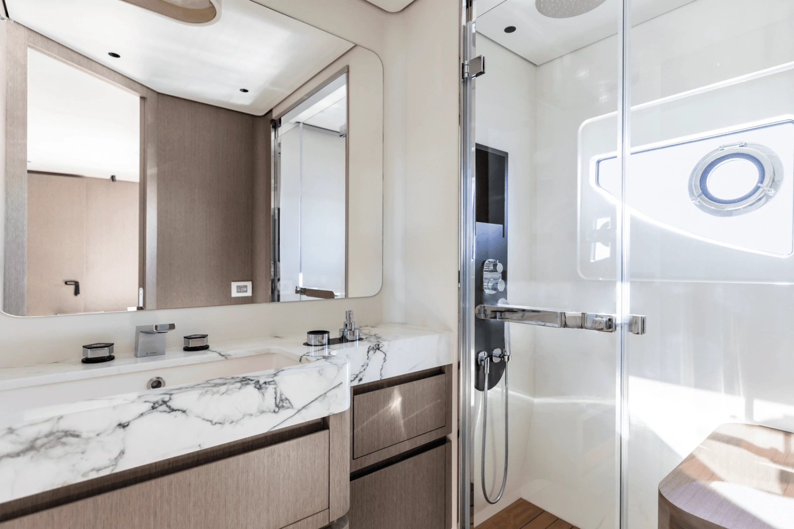 85ft Azimut Yacht For Sale