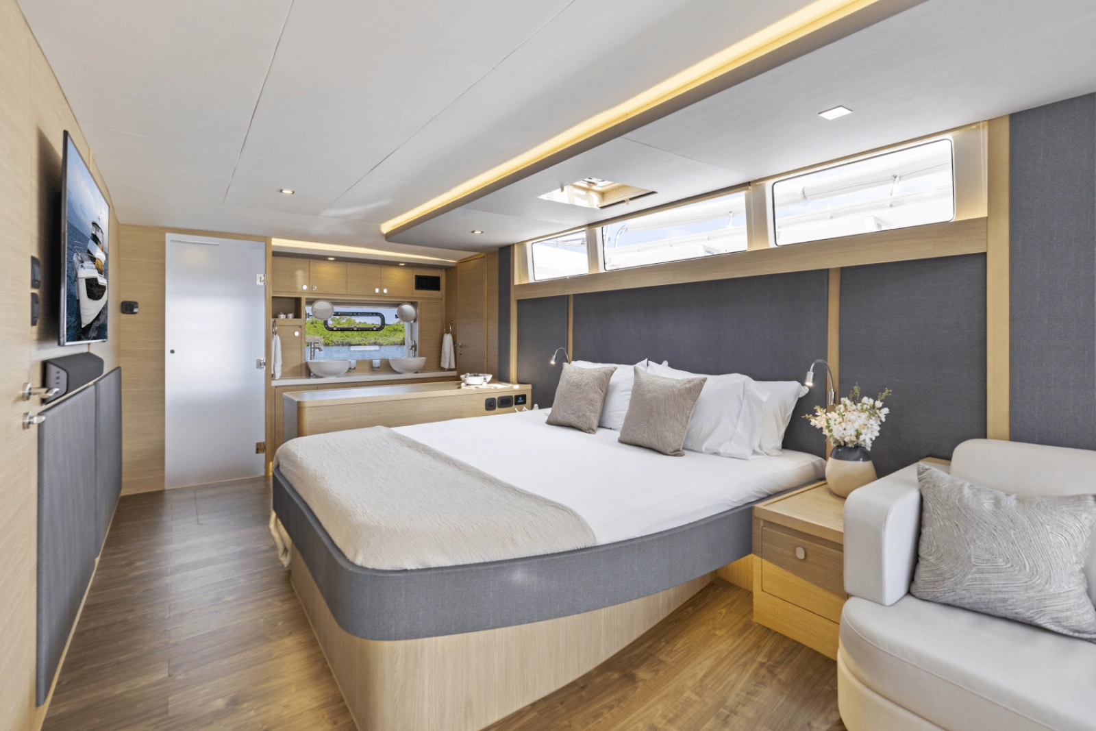 52ft Aquila Yacht For Sale