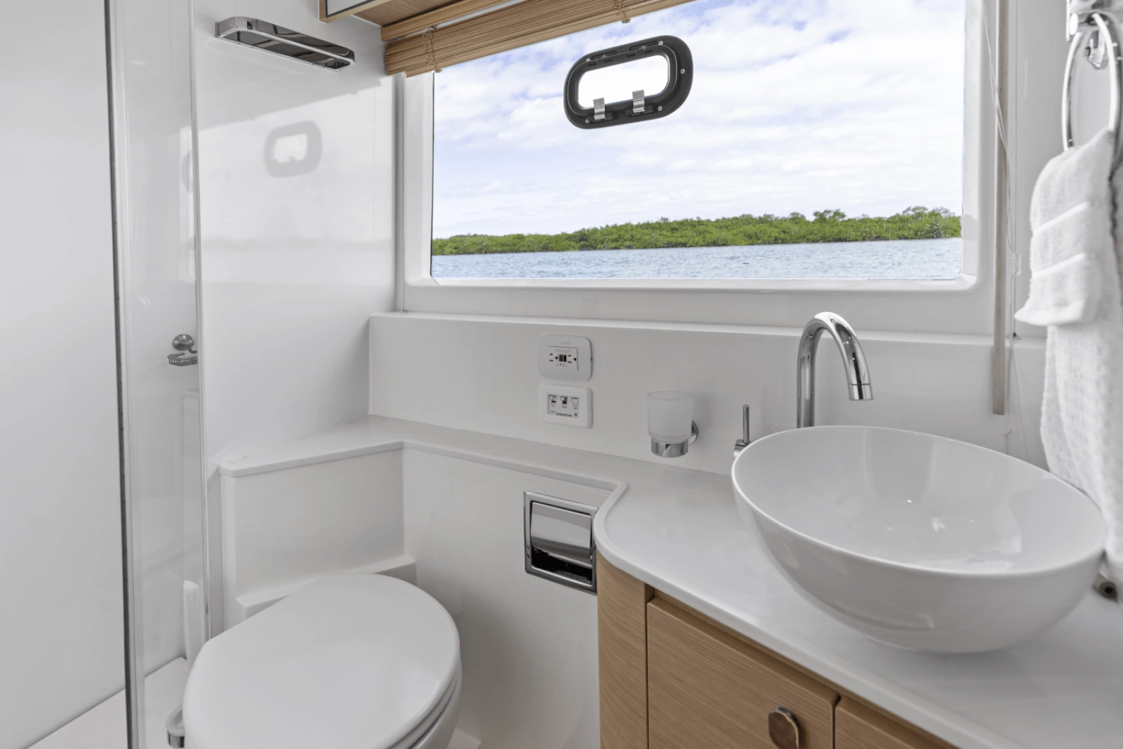 52ft Aquila Yacht For Sale