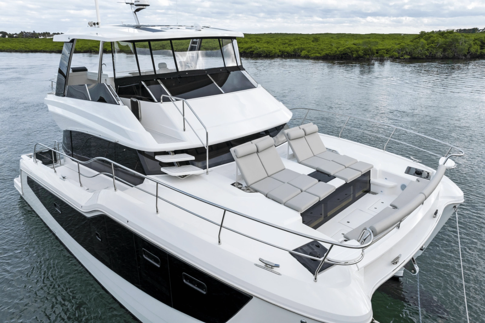 52ft Aquila Yacht For Sale