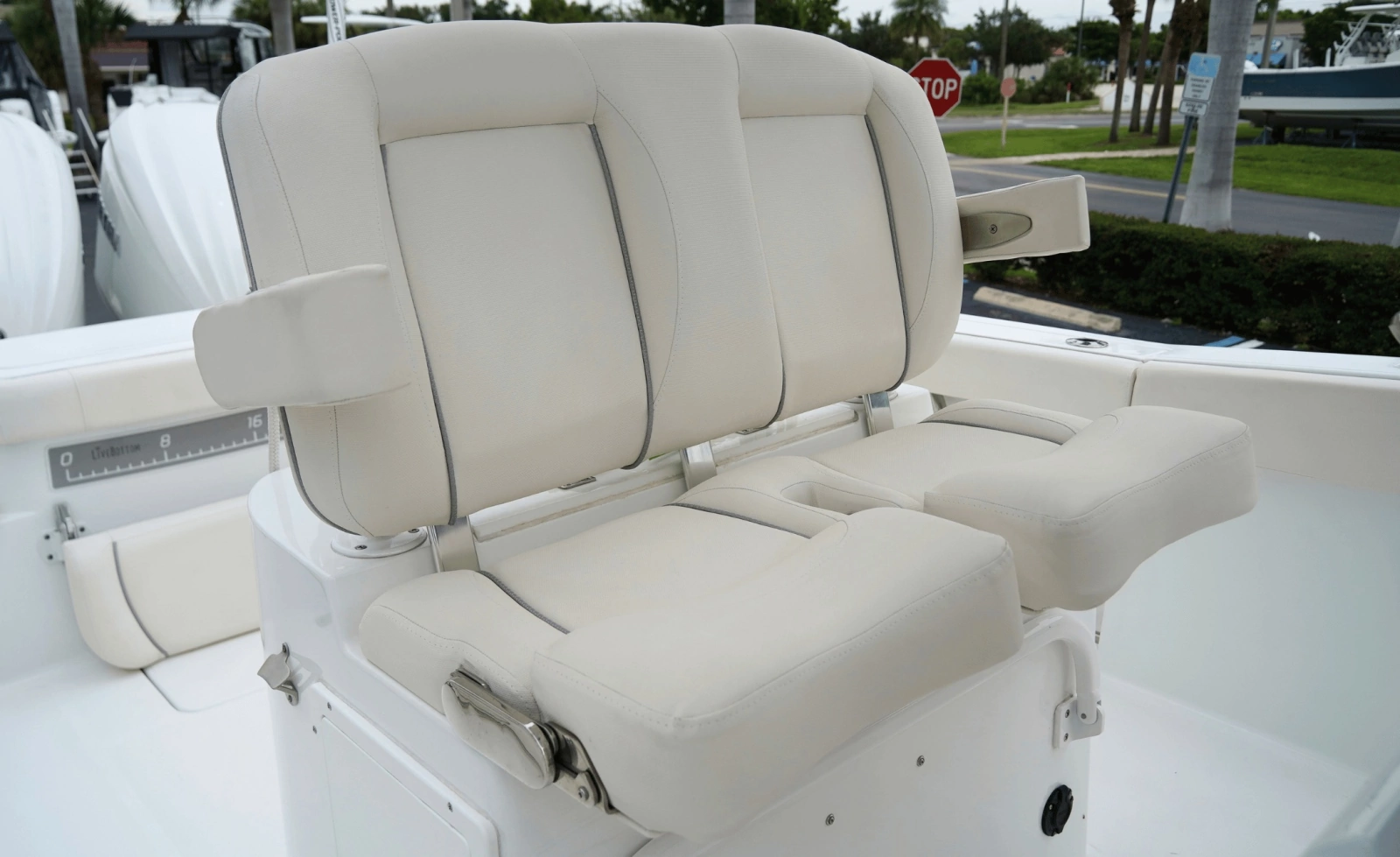 2025 Sea Hunt Gamefish 27FS