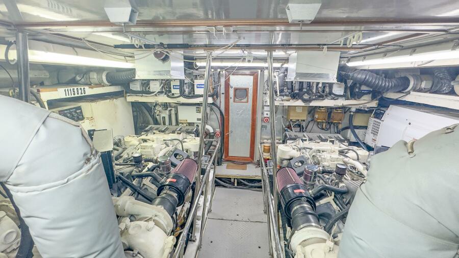 2001 Motor Yacht 82MY