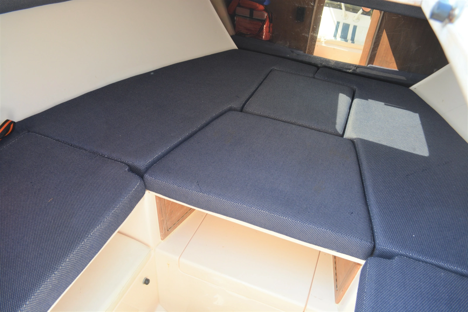 2001 Intrepid 322 Cuddy