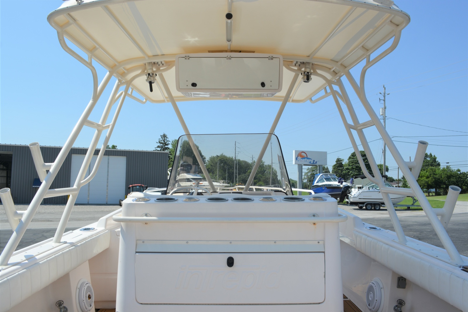 2001 Intrepid 322 Cuddy