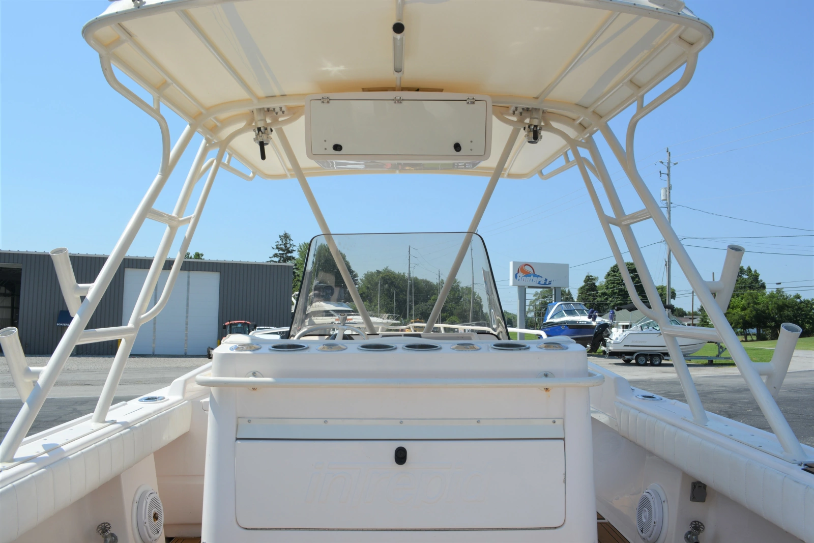 2001 Intrepid 322 Cuddy