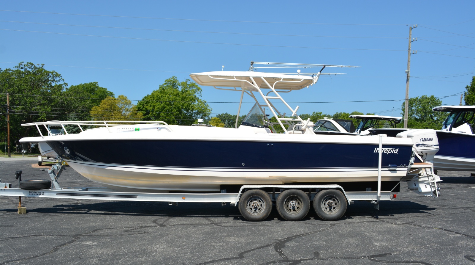 2001 Intrepid 322 Cuddy