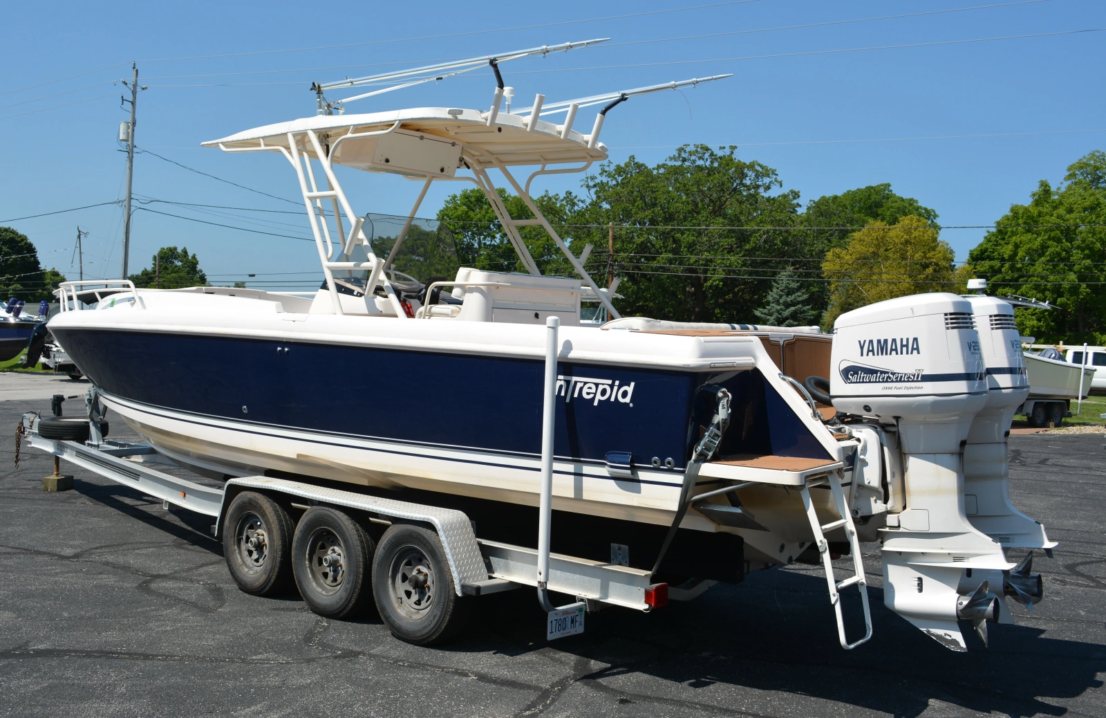 2001 Intrepid 322 Cuddy