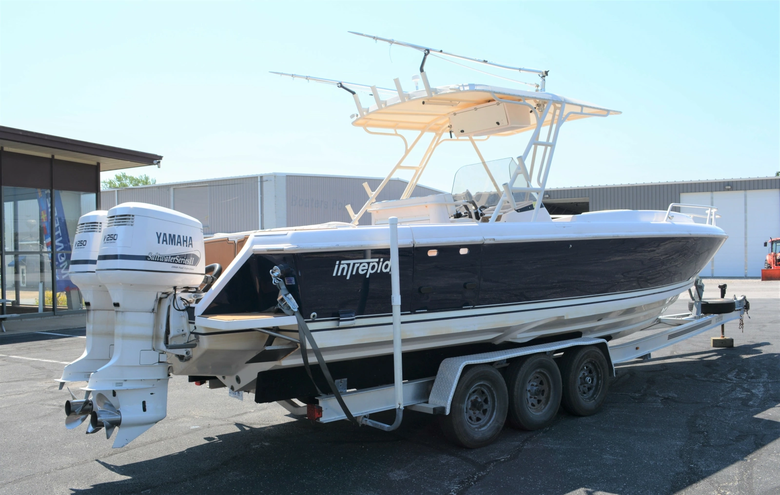 2001 Intrepid 322 Cuddy