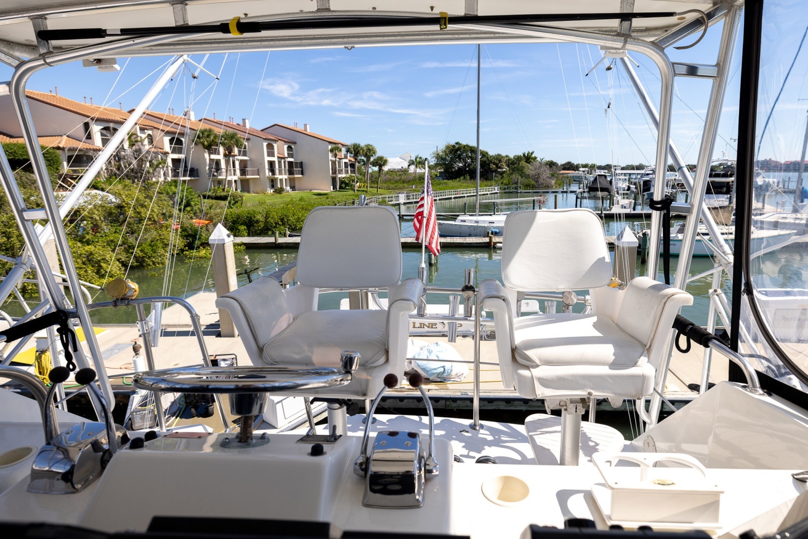 1995 Hatteras 43 Convertible