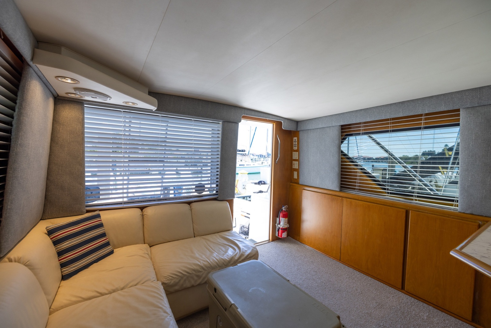 1995 Hatteras 43 Convertible