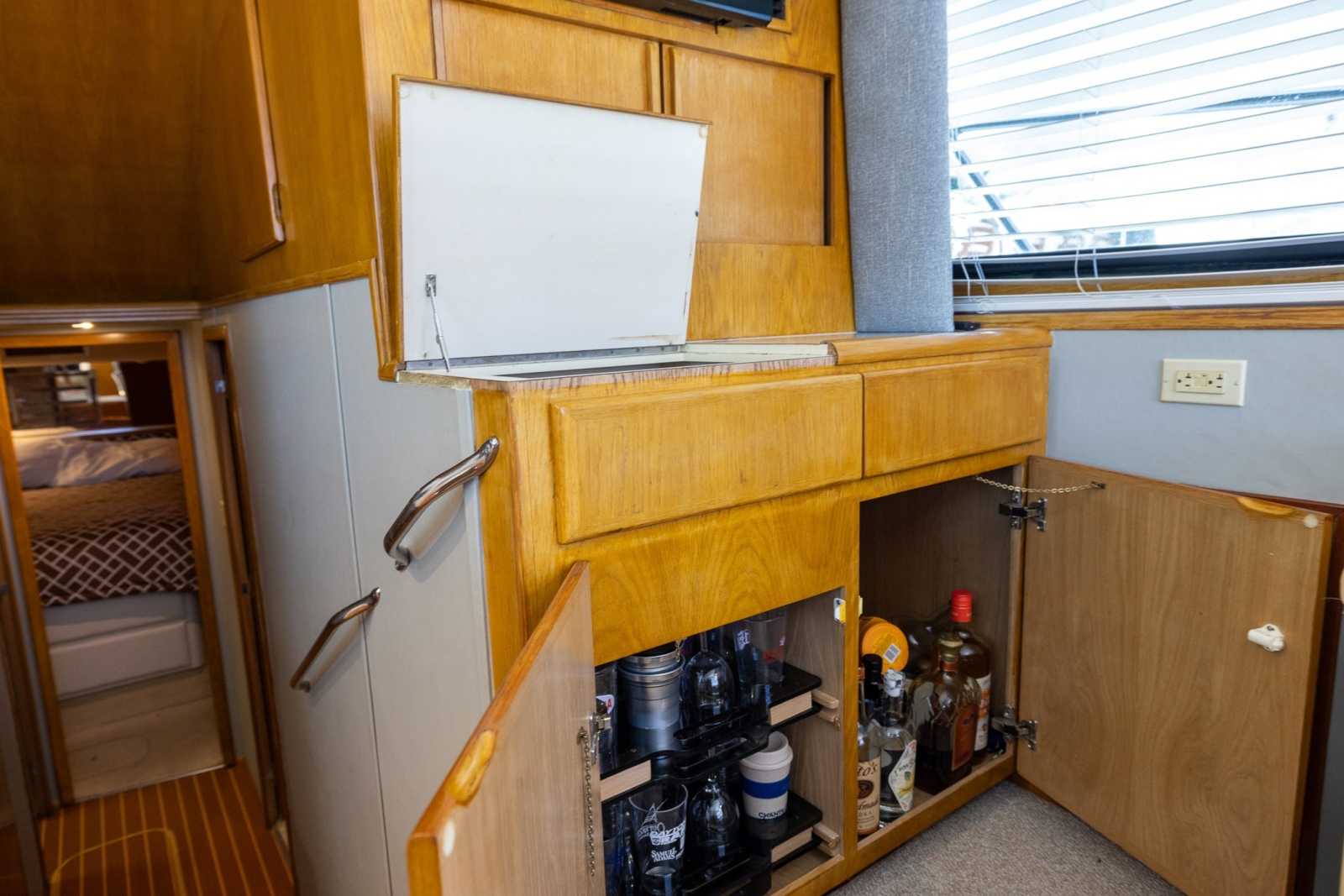 1995 Hatteras 43 Convertible