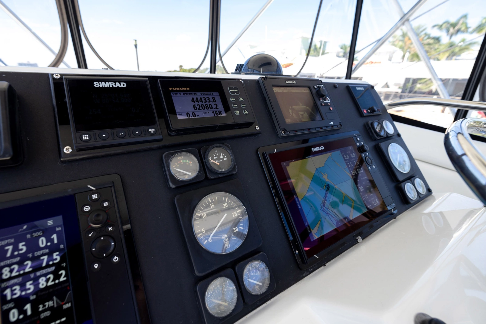 1995 Hatteras 43 Convertible