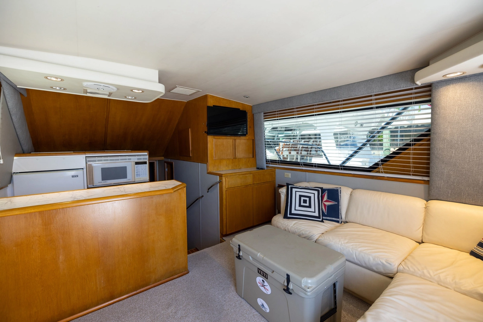 1995 Hatteras 43 Convertible