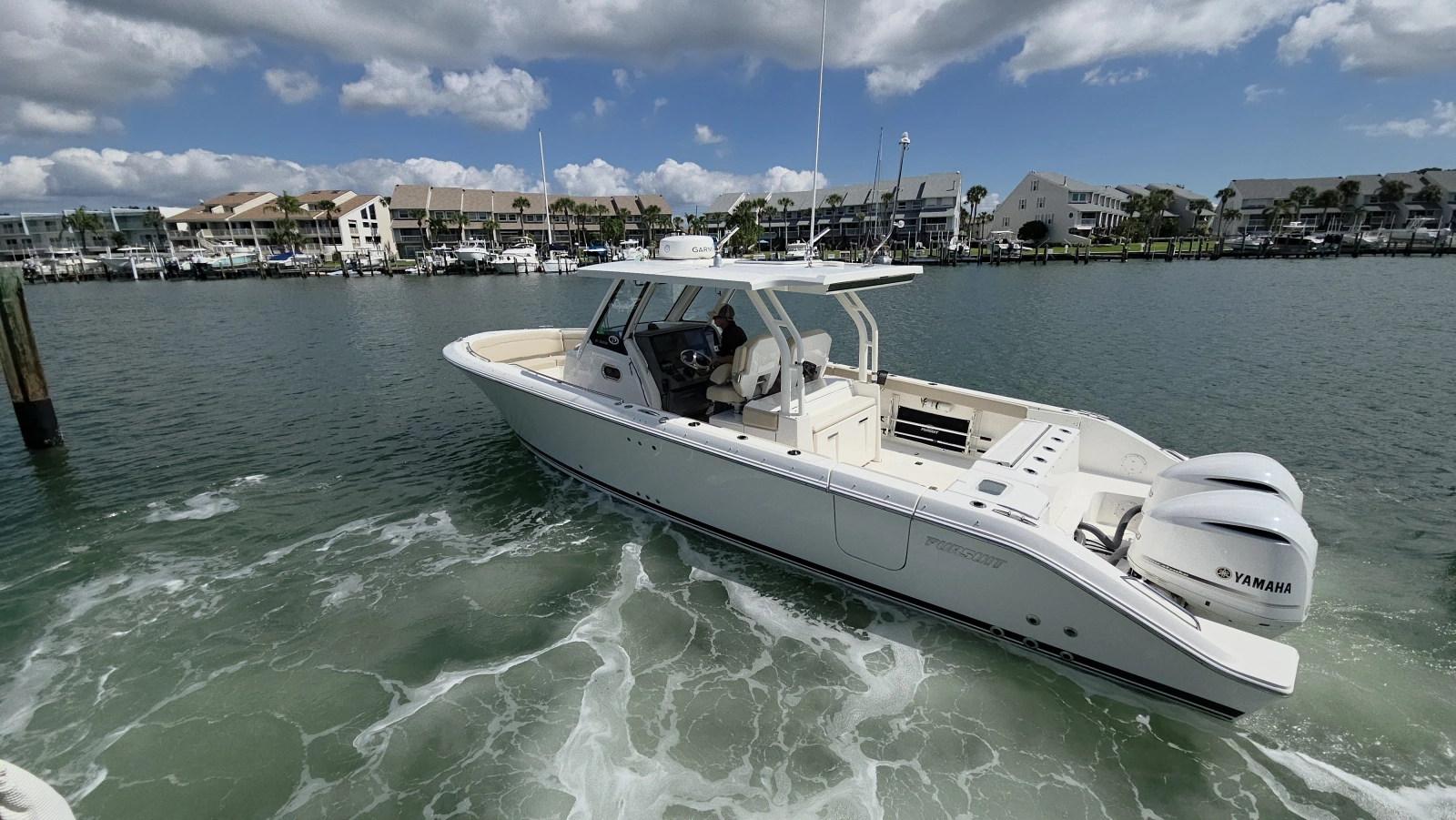 2019 Pursuit 328 Sport