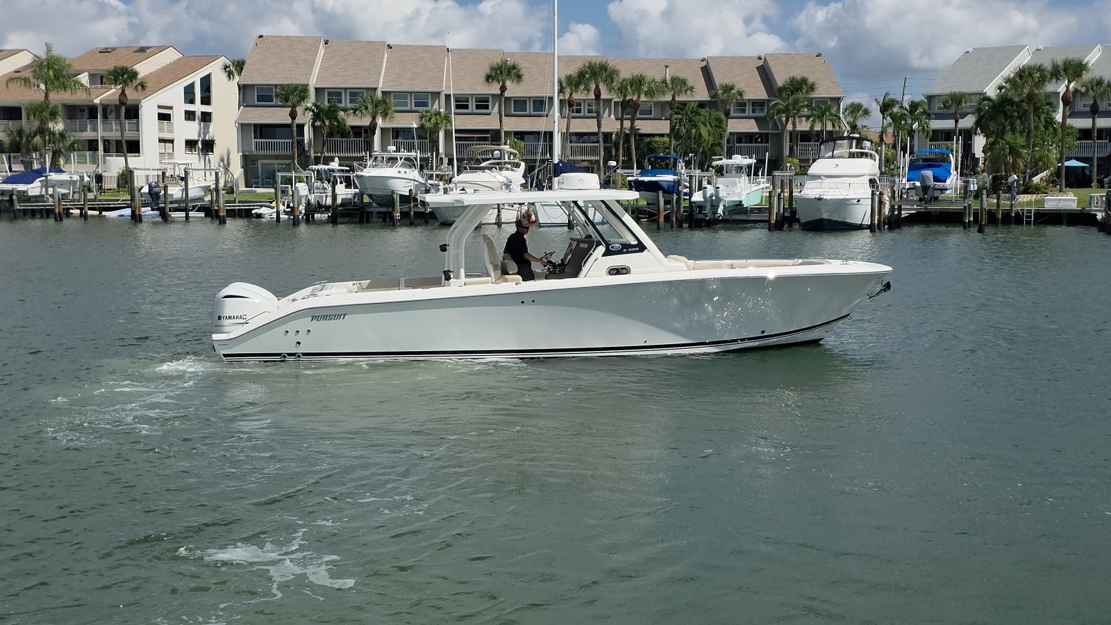2019 Pursuit 328 Sport