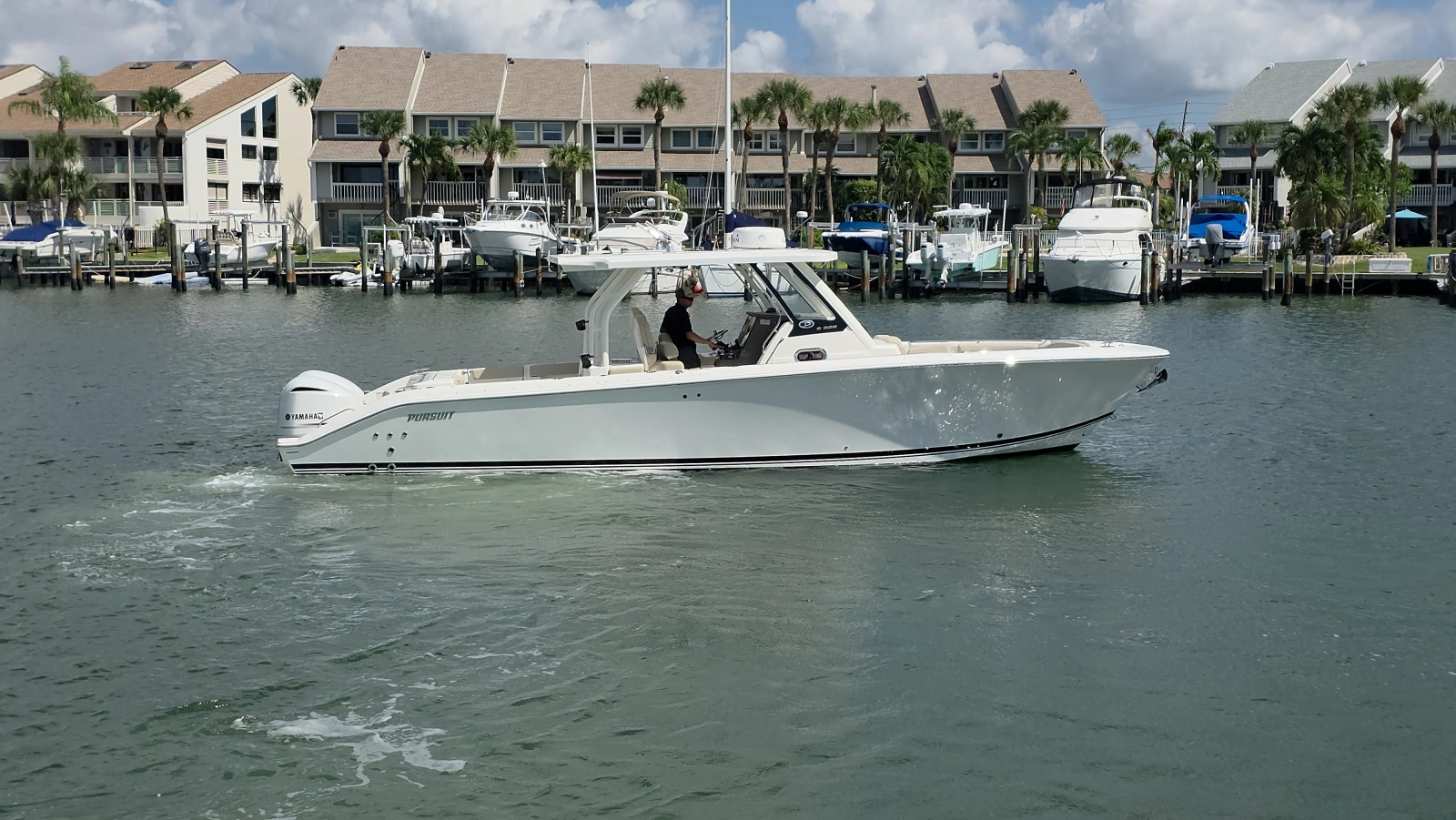 2019 Pursuit 328 Sport