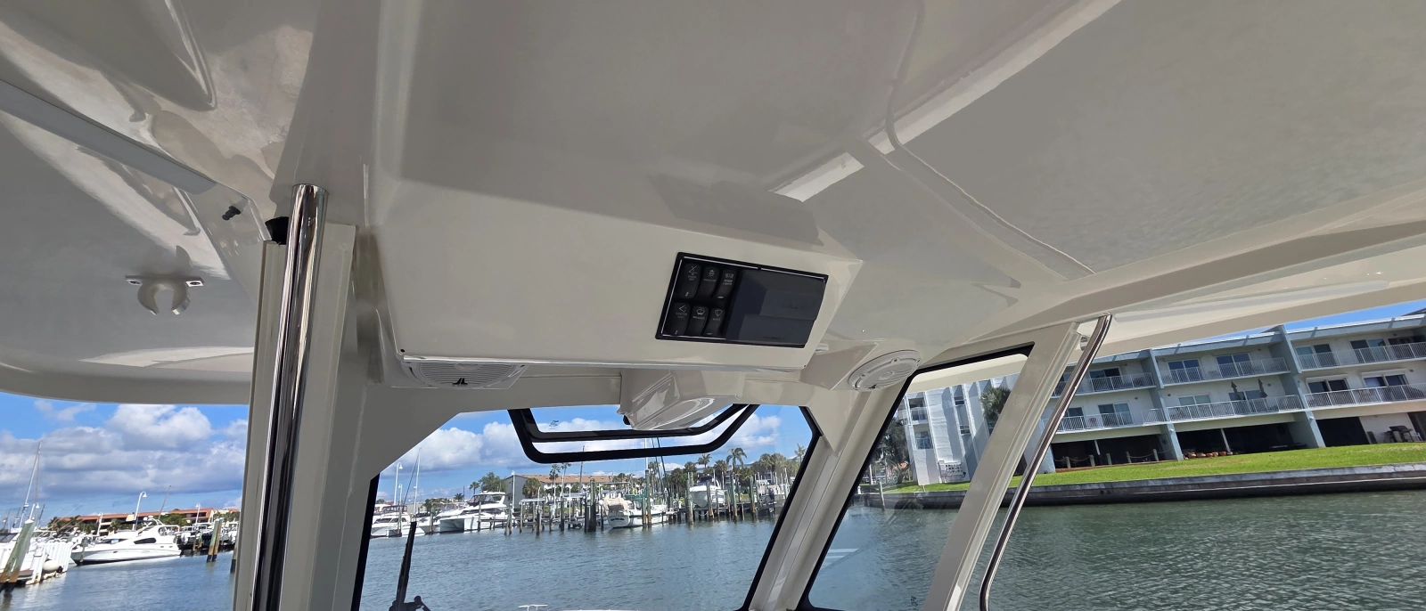 2019 Pursuit 328 Sport