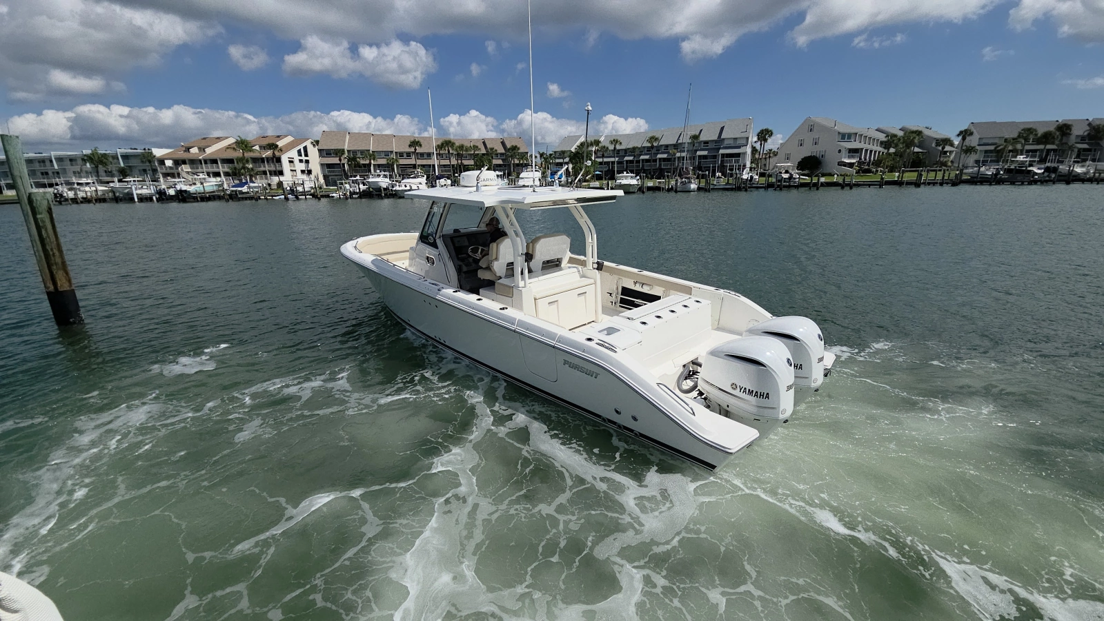 2019 Pursuit 328 Sport