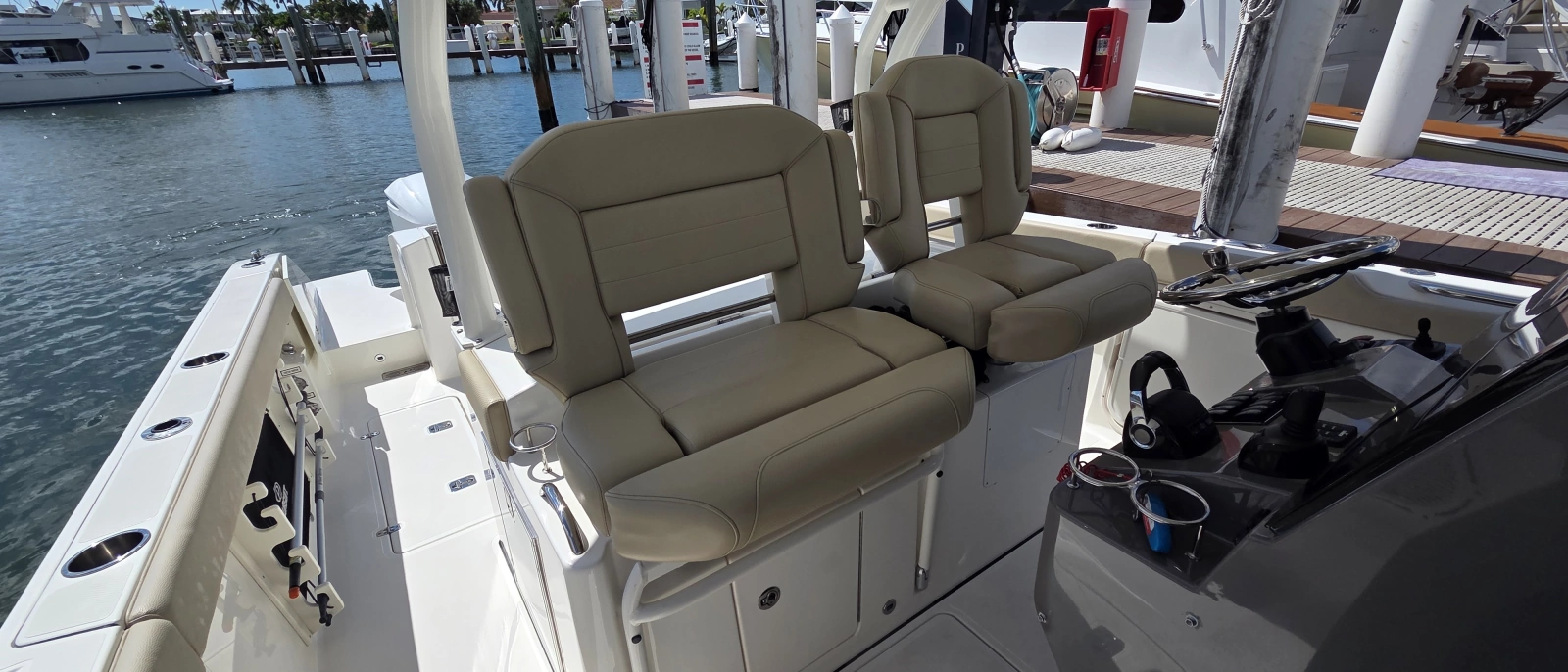 2019 Pursuit 328 Sport