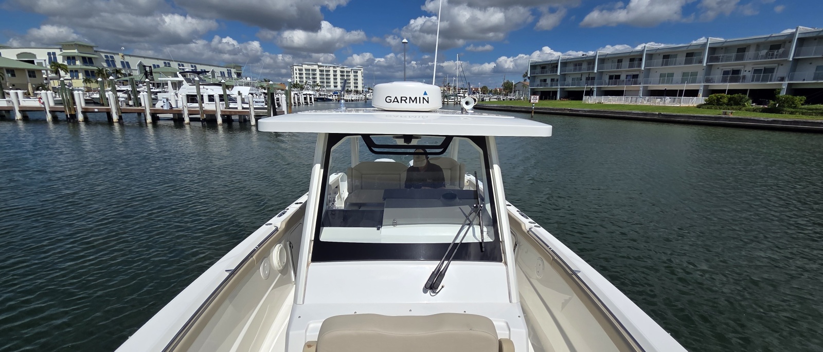 2019 Pursuit 328 Sport