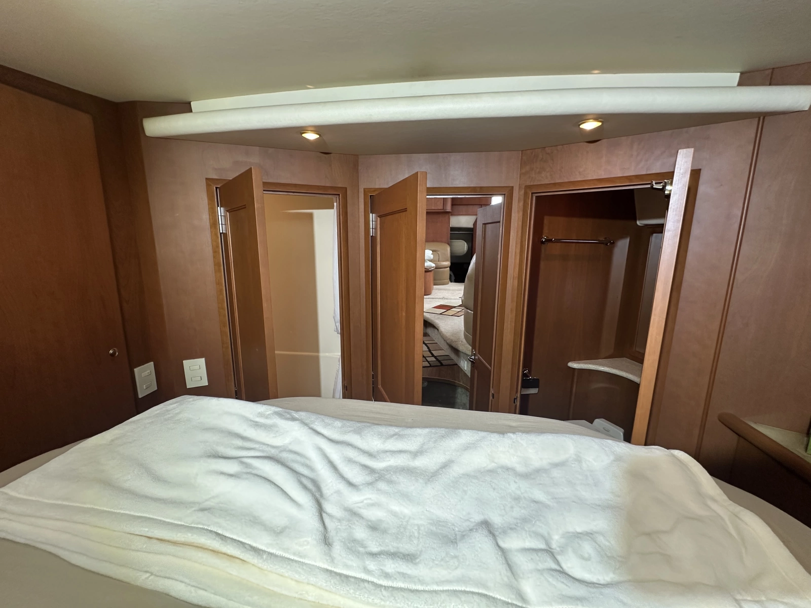 2005 Silverton 43 Motor Yacht