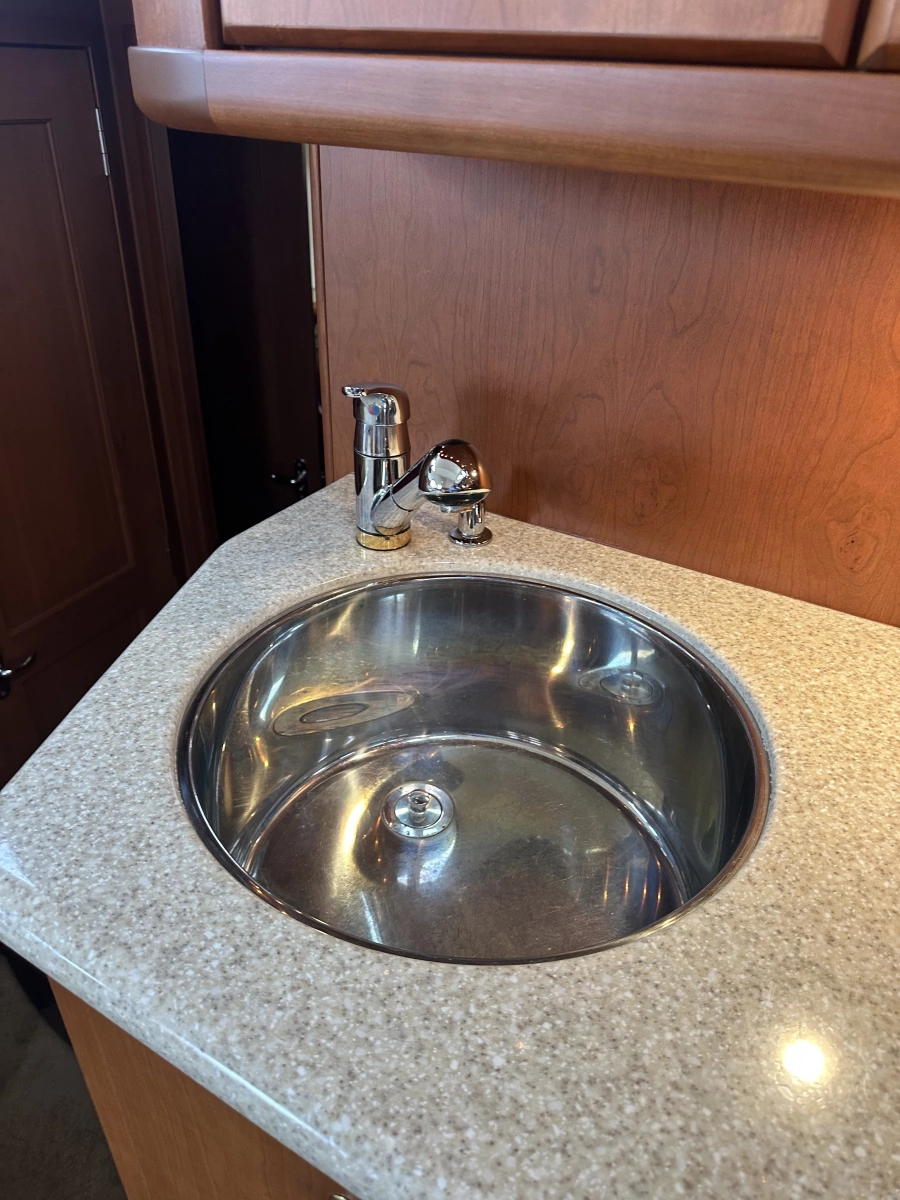 2005 Silverton 43 Motor Yacht