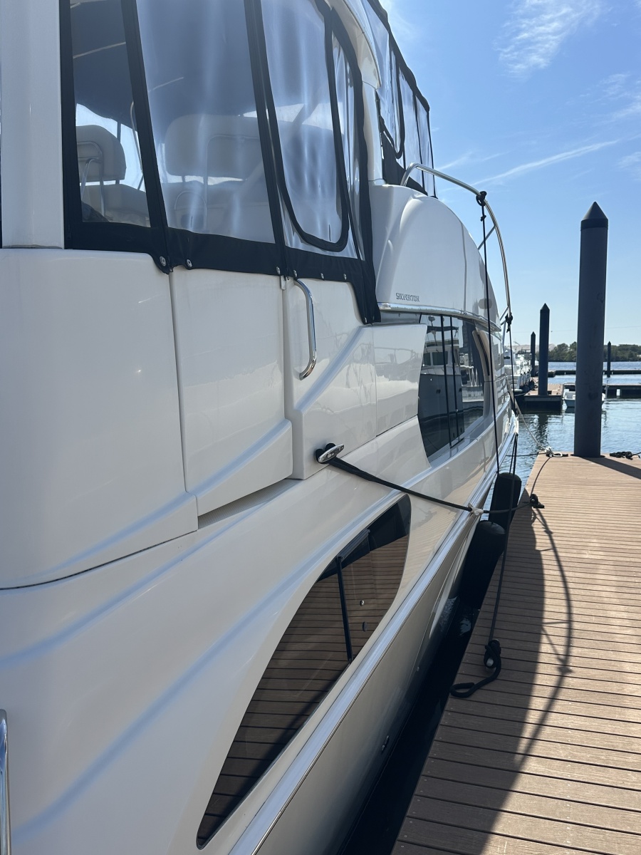 2005 Silverton 43 Motor Yacht