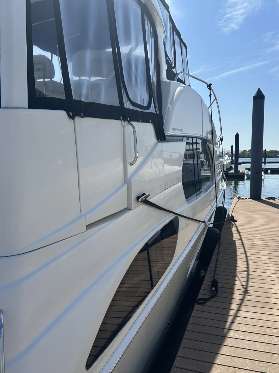 2005 Silverton 43 Motor Yacht