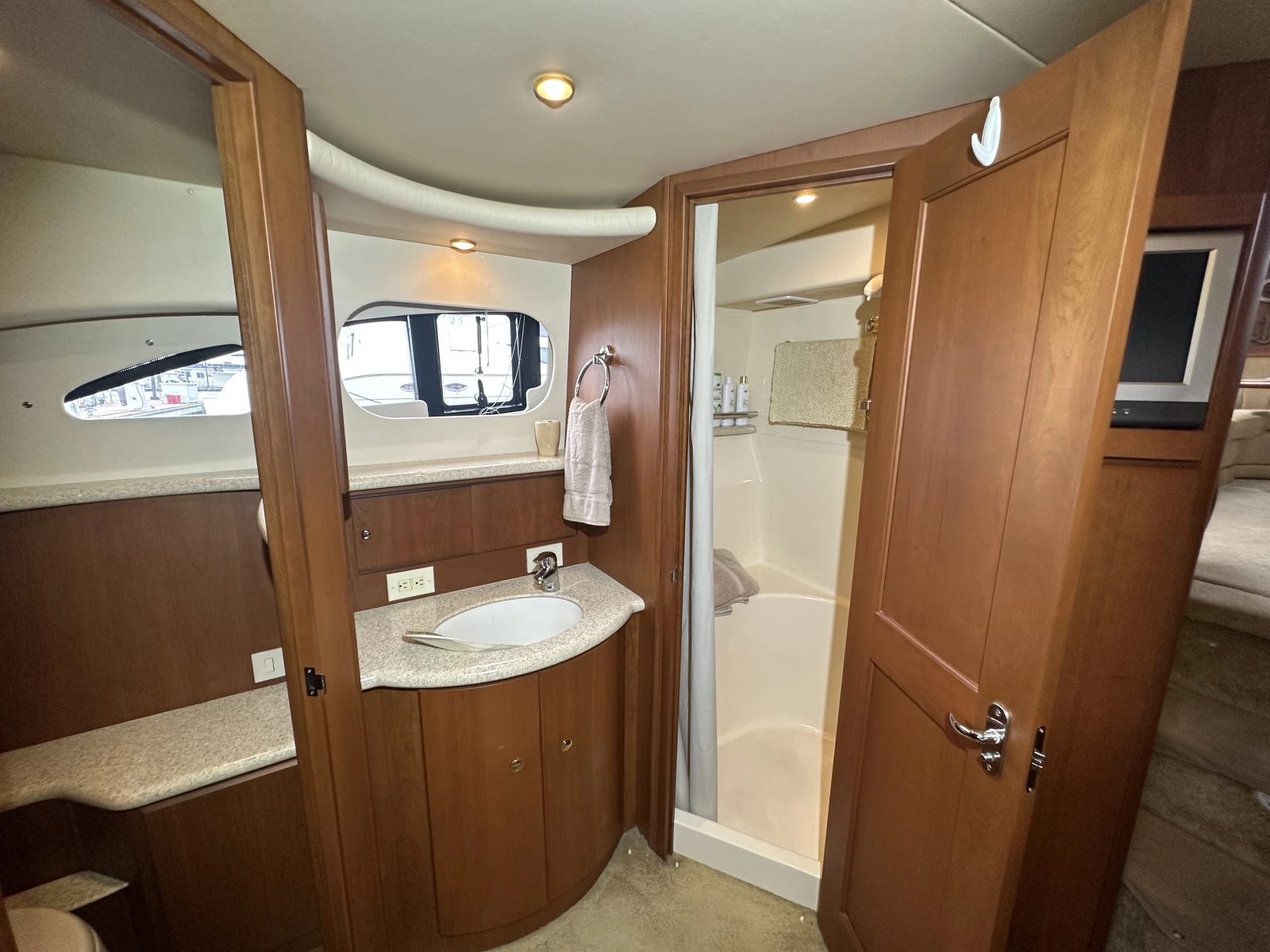 2005 Silverton 43 Motor Yacht