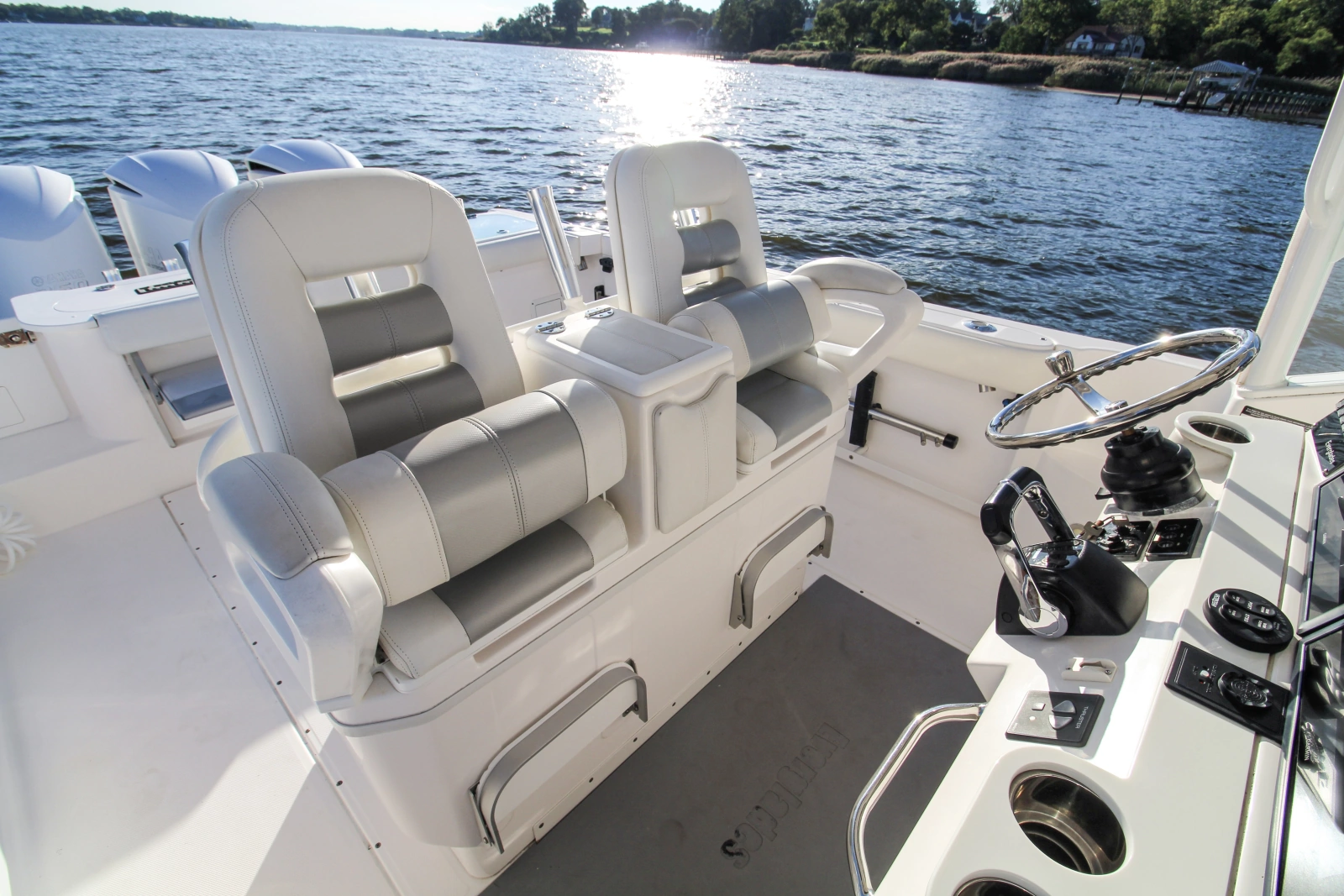 2014 Everglades 350LX