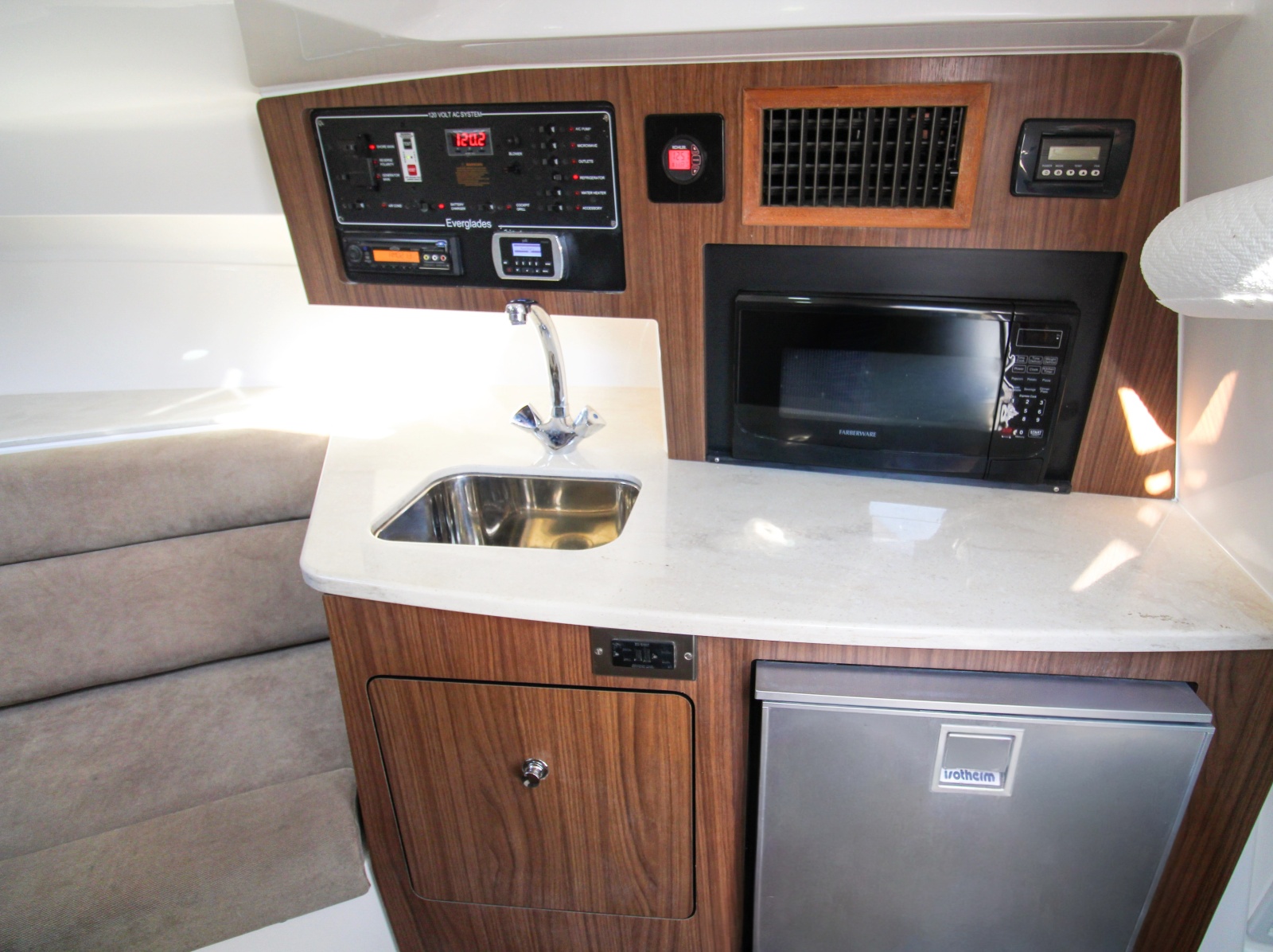 2014 Everglades 350LX